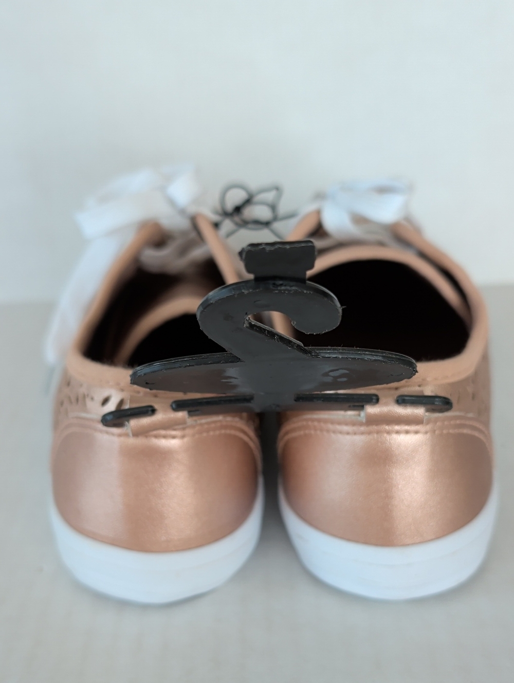 NWT Chatties Perforated Metallic Sneakers LARGE 9/10 Rose Gold FLAWS - Picture 11 of 16